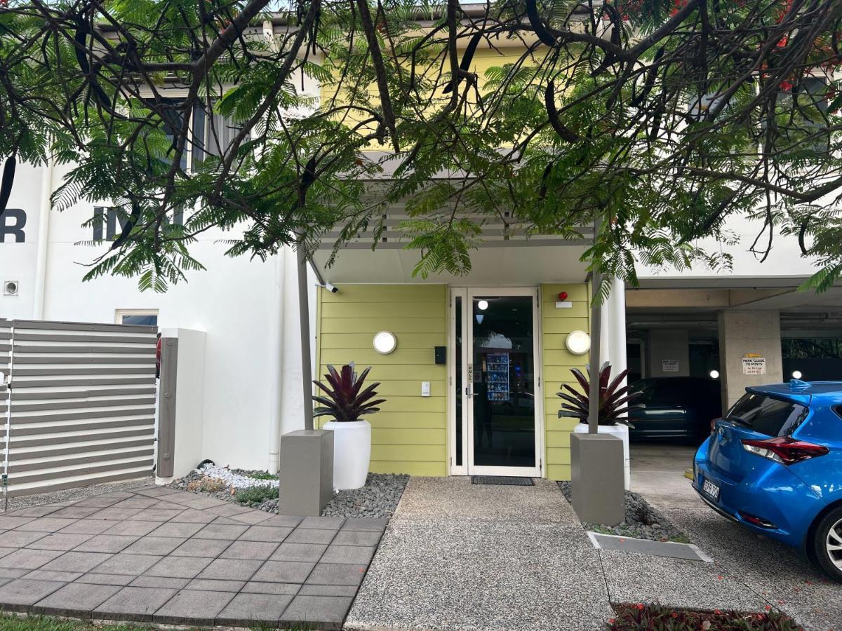 Redcliffe Motor Inn Екстер'єр фото