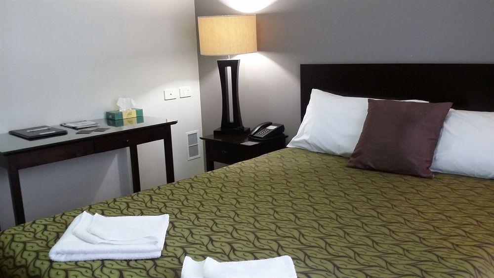 Redcliffe Motor Inn Екстер'єр фото
