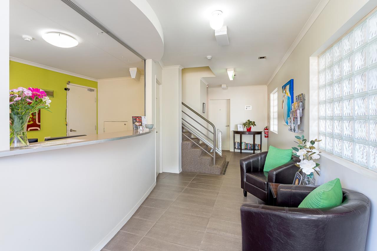 Redcliffe Motor Inn Екстер'єр фото