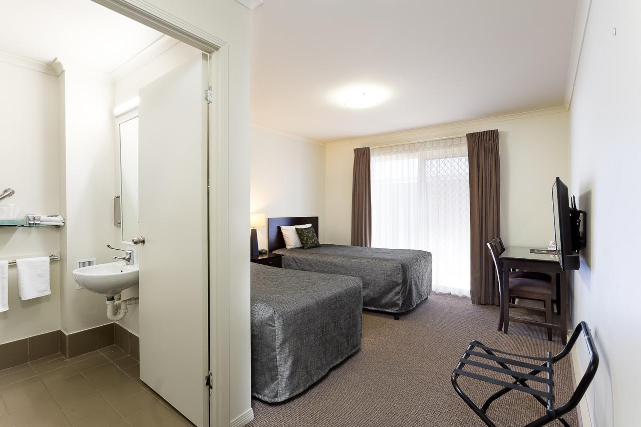 Redcliffe Motor Inn Екстер'єр фото