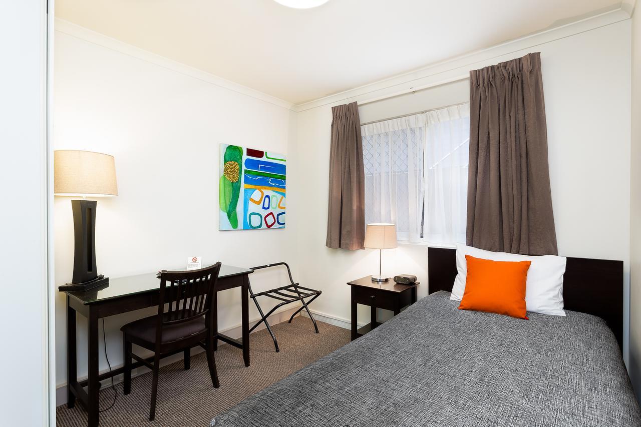 Redcliffe Motor Inn Екстер'єр фото