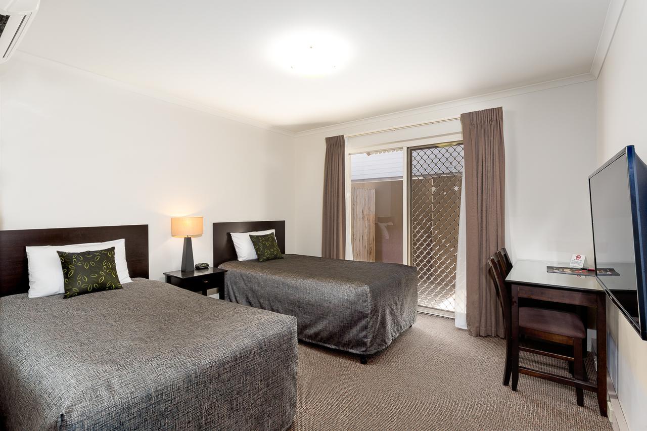 Redcliffe Motor Inn Екстер'єр фото