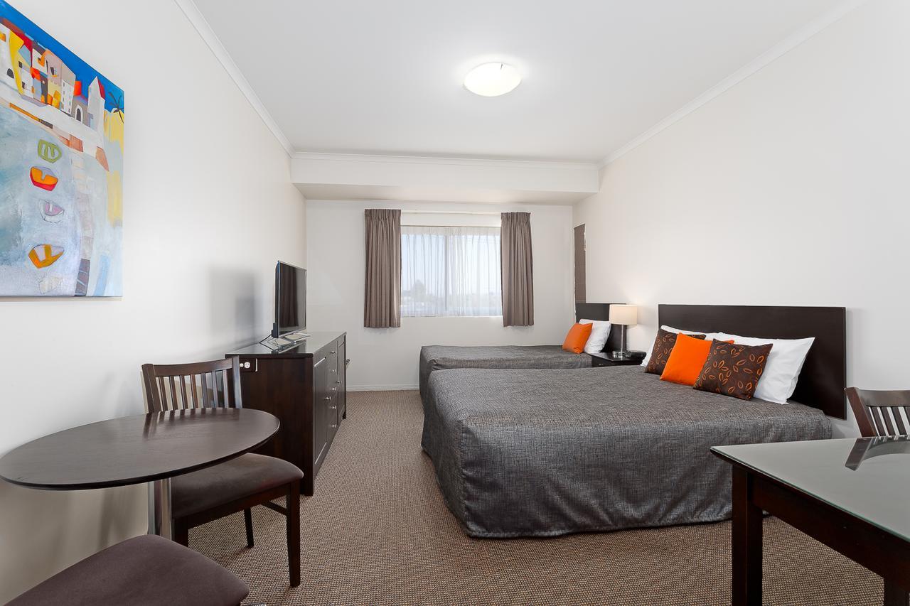 Redcliffe Motor Inn Екстер'єр фото