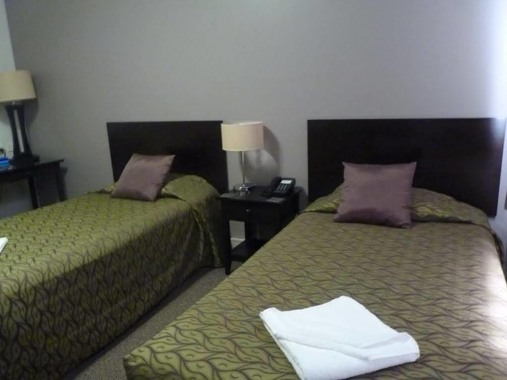 Redcliffe Motor Inn Екстер'єр фото