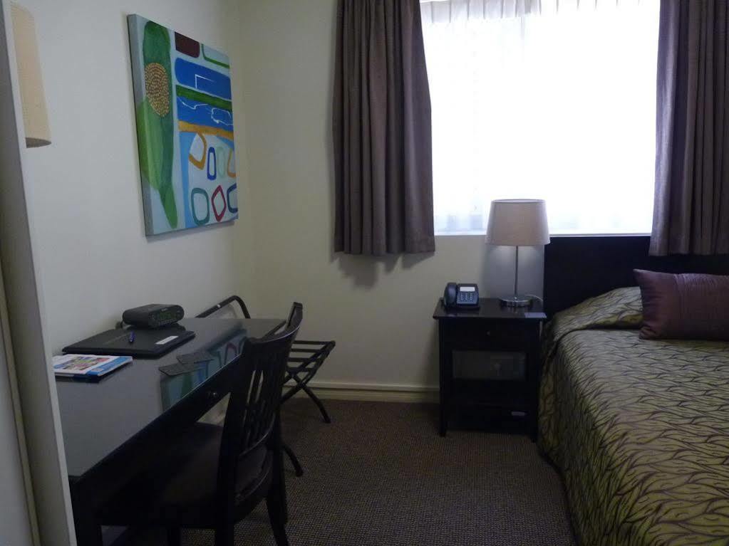 Redcliffe Motor Inn Екстер'єр фото