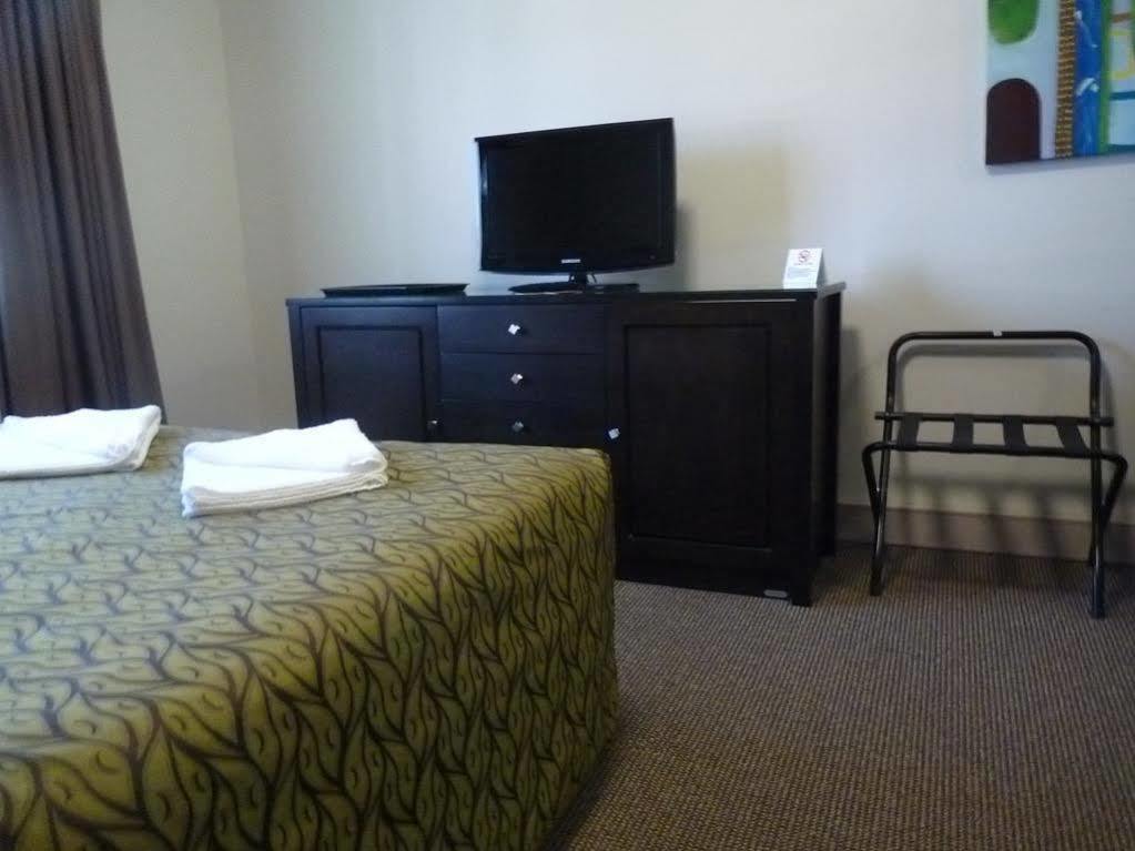 Redcliffe Motor Inn Екстер'єр фото