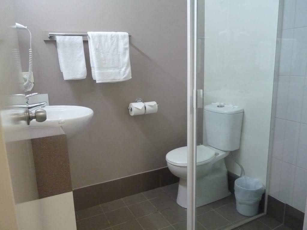 Redcliffe Motor Inn Екстер'єр фото