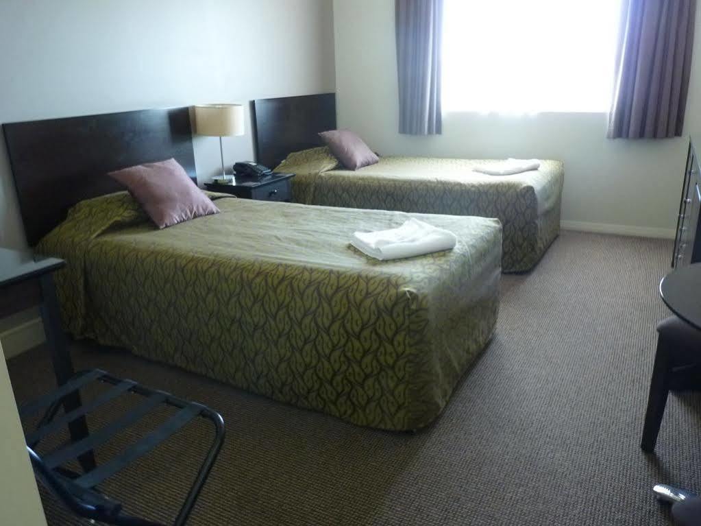 Redcliffe Motor Inn Екстер'єр фото