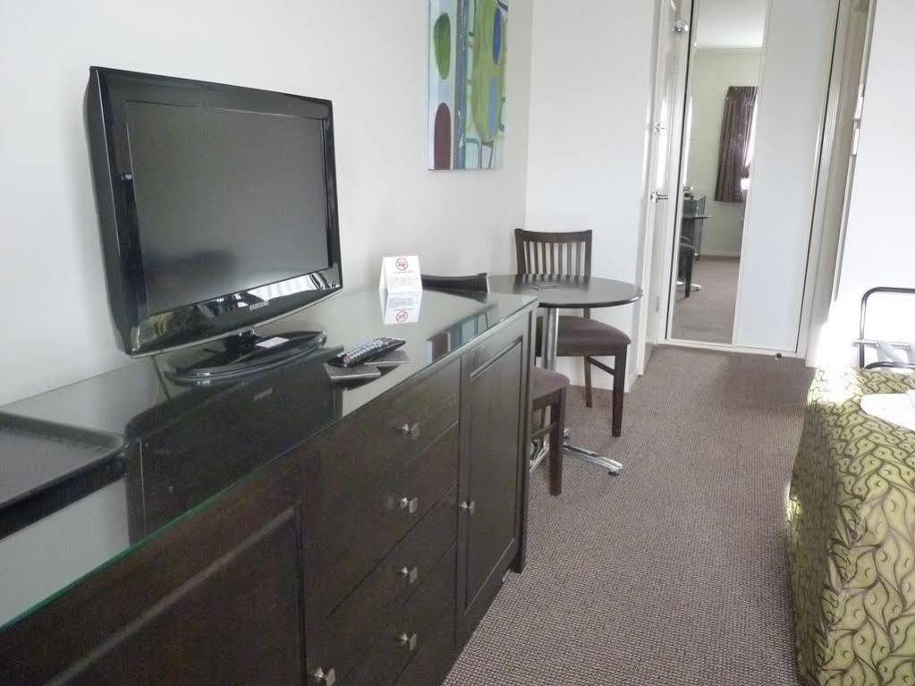 Redcliffe Motor Inn Екстер'єр фото