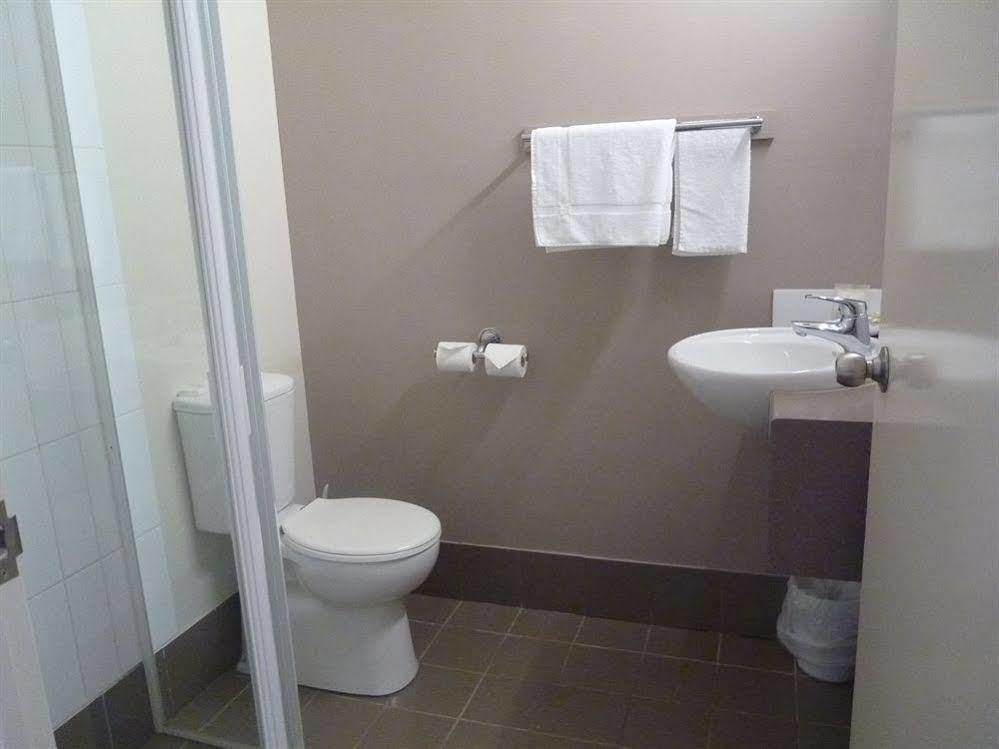 Redcliffe Motor Inn Екстер'єр фото