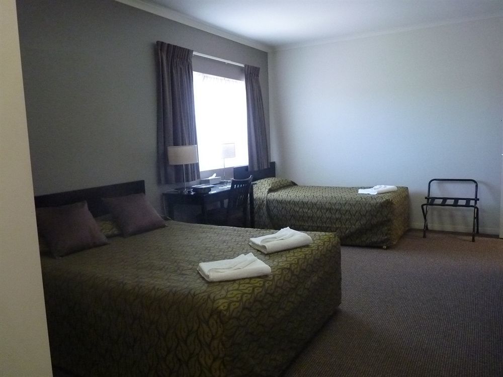 Redcliffe Motor Inn Екстер'єр фото