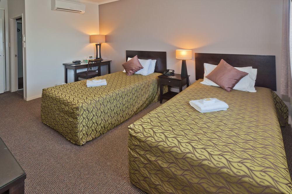 Redcliffe Motor Inn Екстер'єр фото